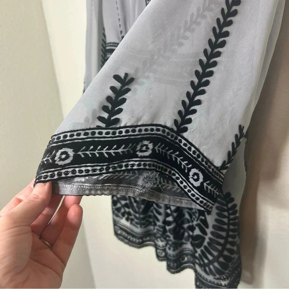 Boston Proper Gray Tunic with Black Burnout Velvet Details Size Small - Picture 5 of 7